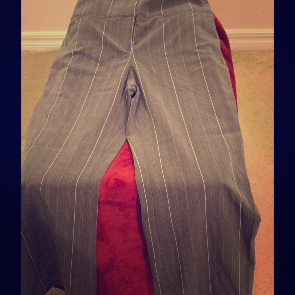 New York & Company Gray Pinstripe Pants EUC - Picture 1 of 4